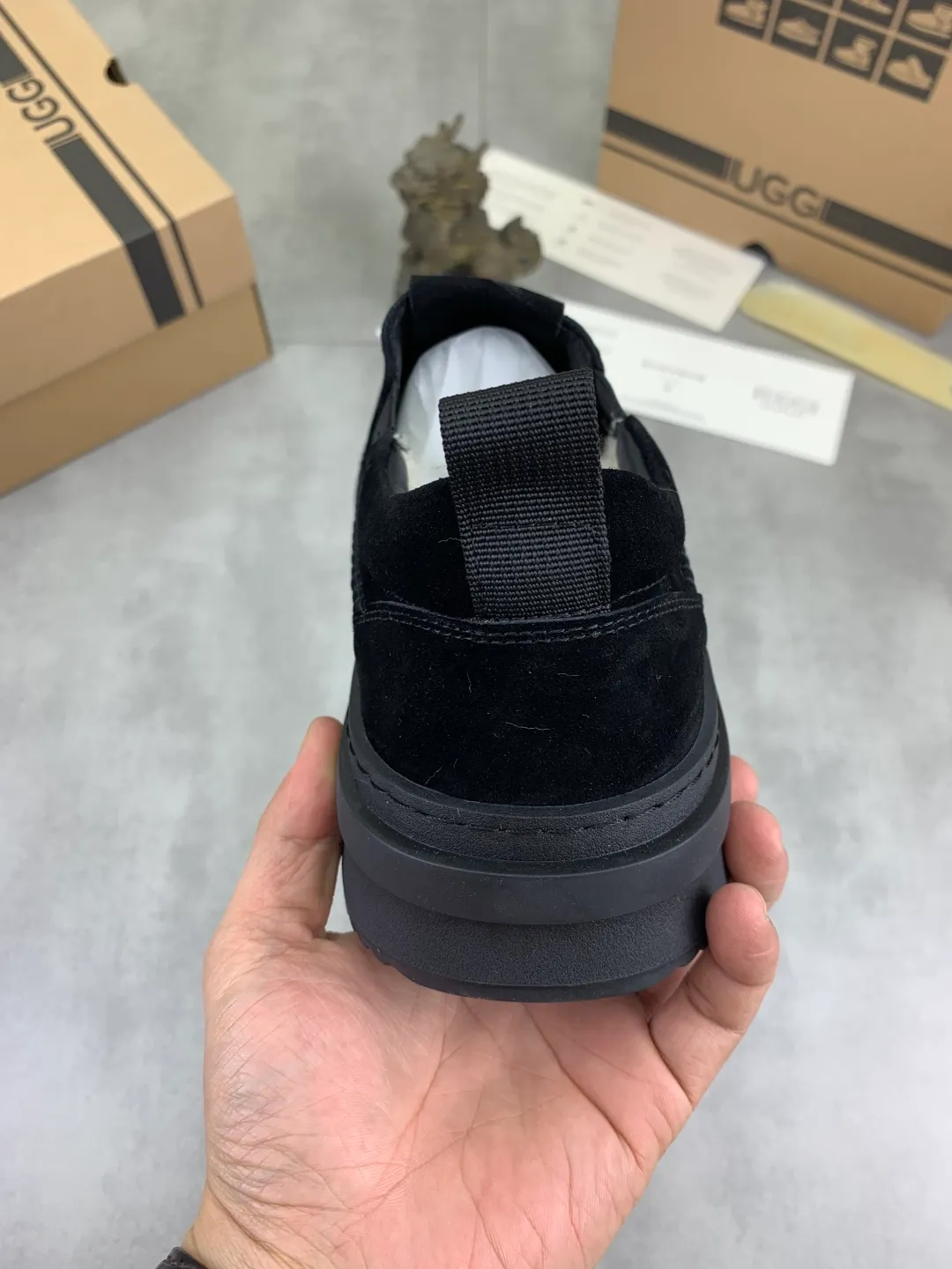 Men's men's shoes 💰P580 New arrival 🆕🆕🆕 IUGGI men's shoes slip-on loafers British style fashionable retro casual sneakers Convenient, comfortable, casual, versatile style Wool lining is comfortable and warm Rubber outsole Non-slip and firm Size: 39-44 Three colors 8731-8